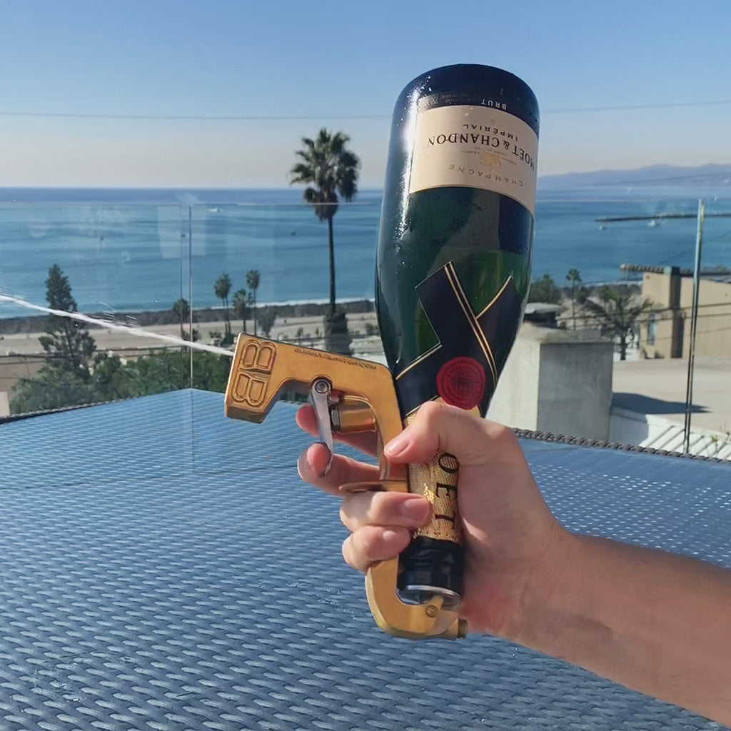 The 4th Generation Champagne Gun Shooter,Adjustable Champagne Spray  Gun,Beer Gun Shooter with Longer Shooting Distance,Sprayed Under Without  Air